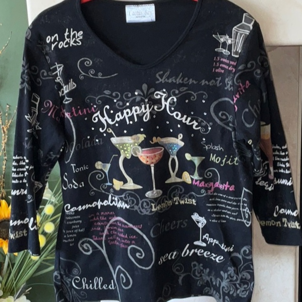 Cactus Bay Cotton Happy Hour Themed V-Neck Top Large